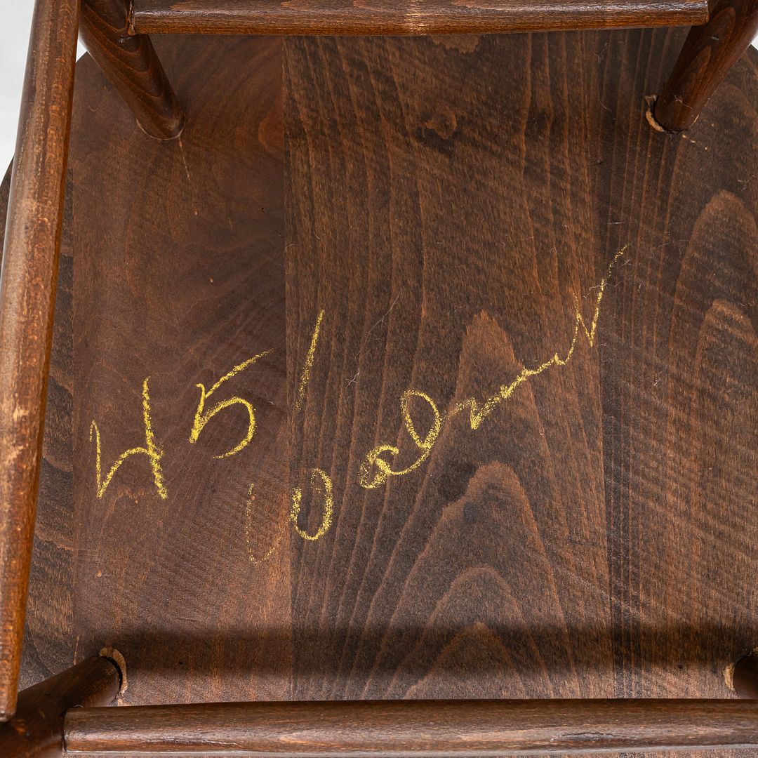 N19 Straight Chair