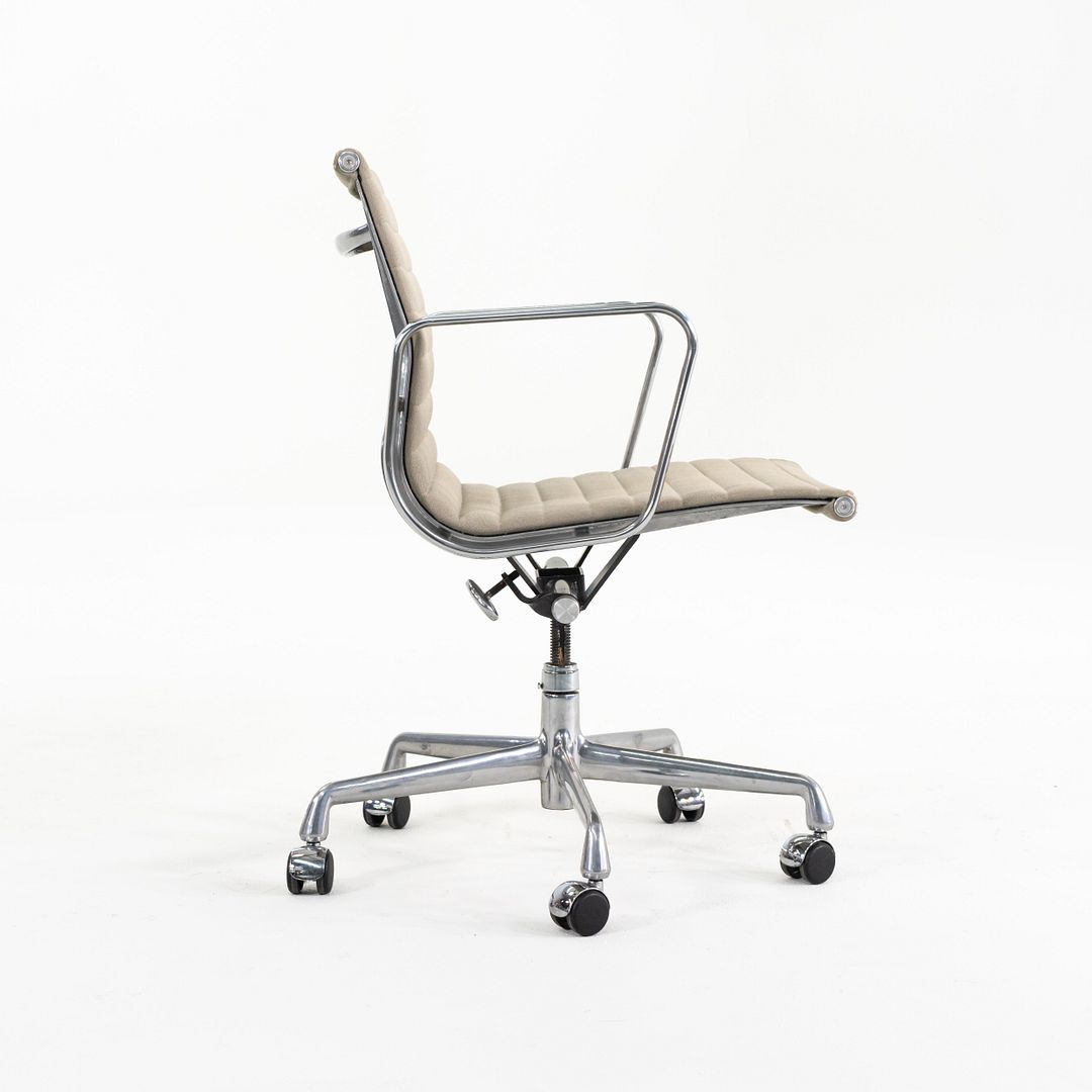 Aluminum Group Management Desk Chair, Model EA335