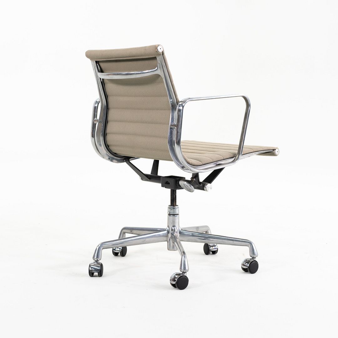 Aluminum Group Management Desk Chair, Model EA335