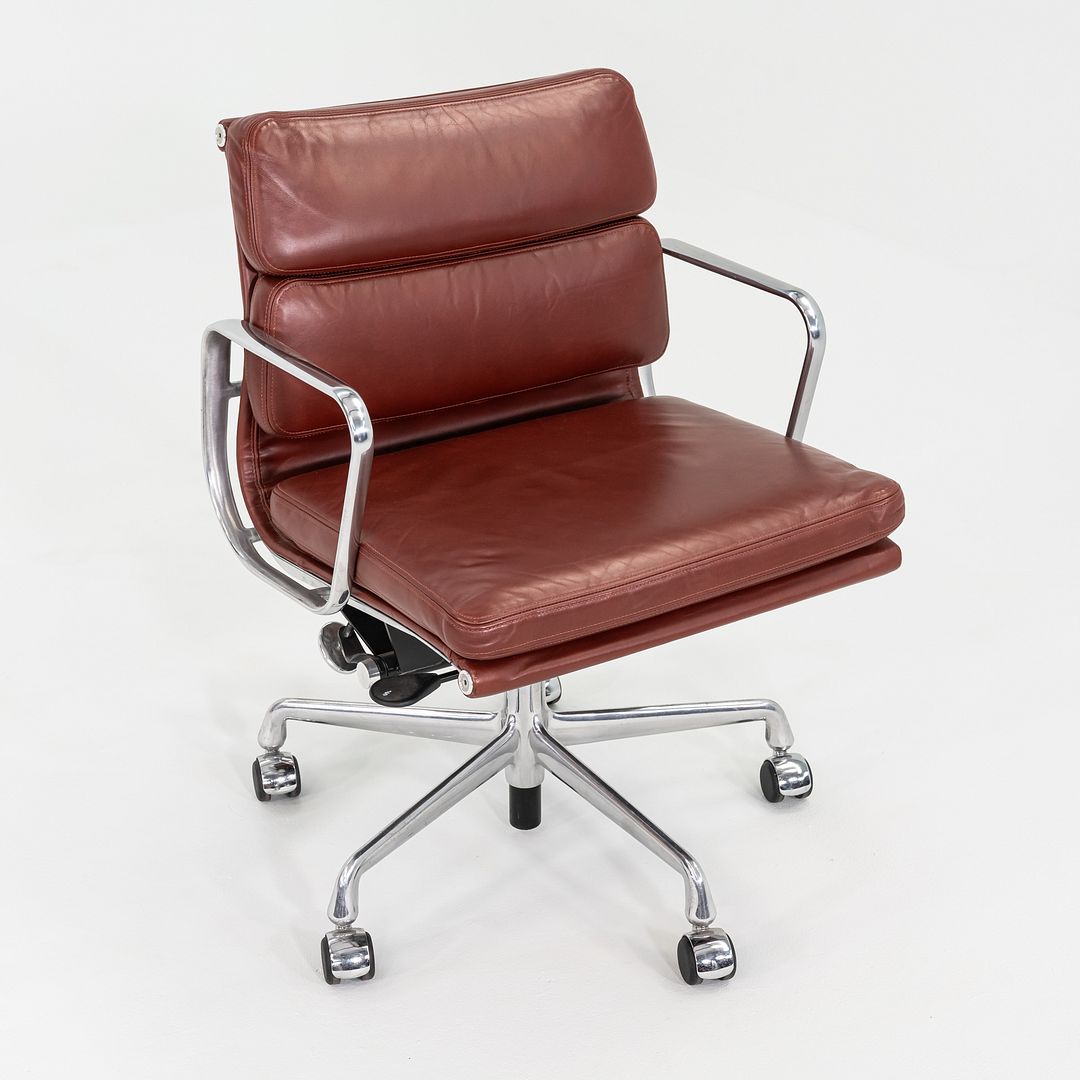 Soft Pad Management Chair, EA435
