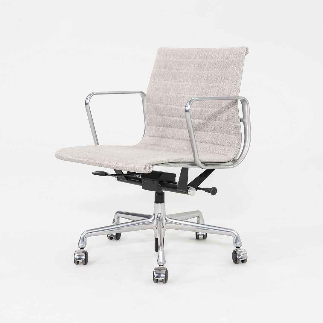 Aluminum Group Management Desk Chair, Model EA335