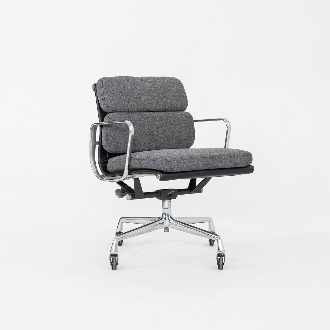 Eames Soft Pad Management Chair, Model EA417