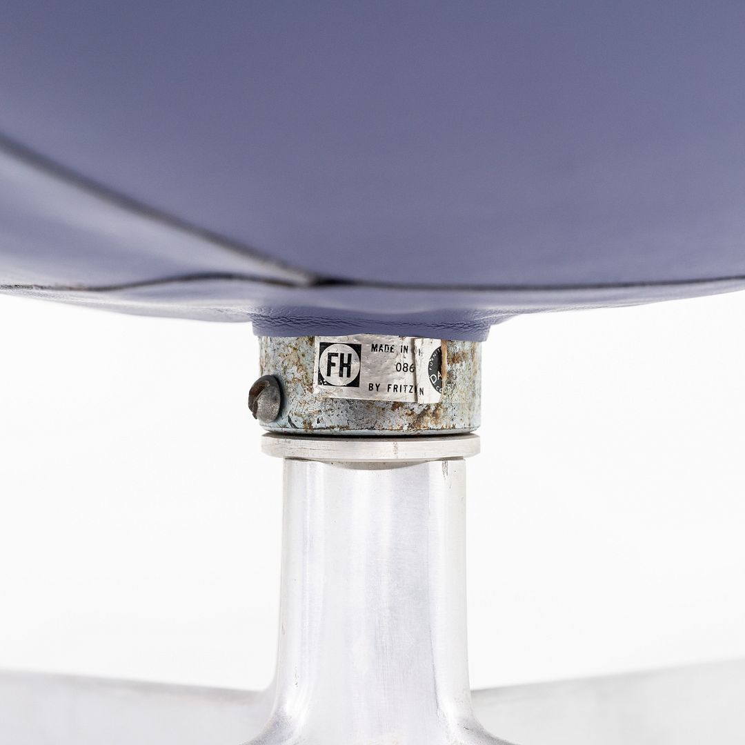 Egg Lounge Chair, Model 3316