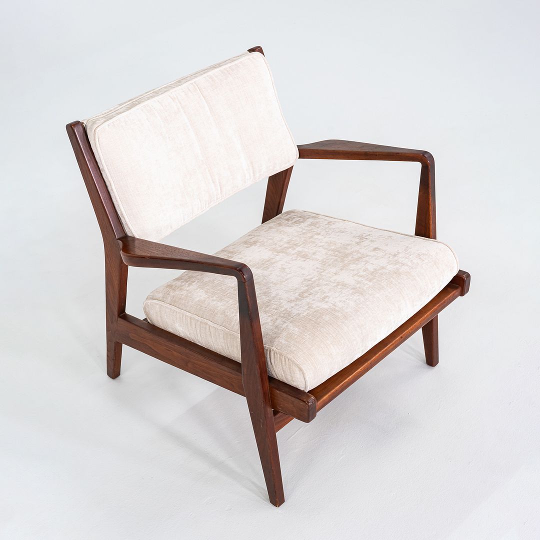 U-430 Lounge Chair