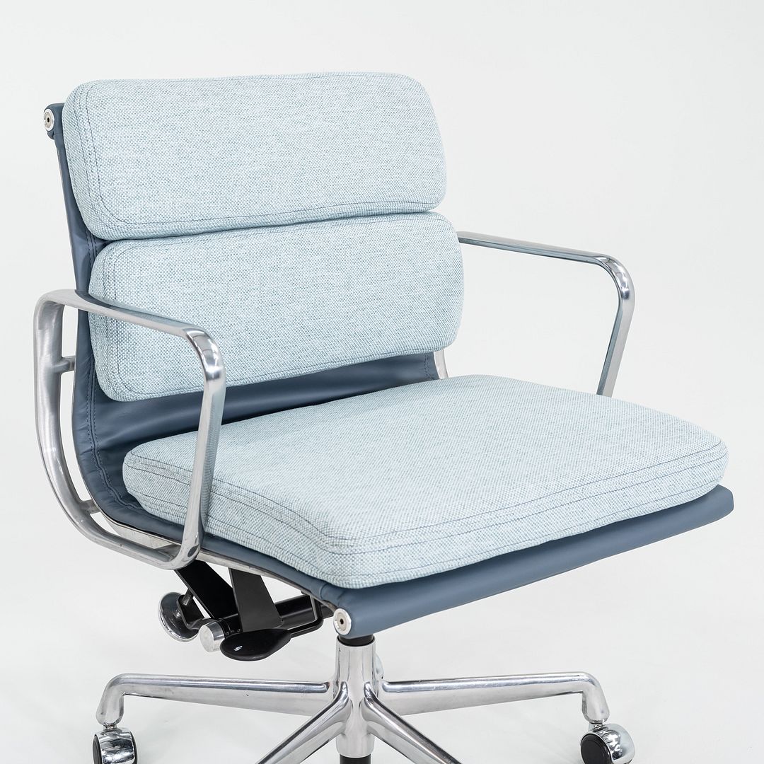 Eames Soft Pad Management Chair, EA435