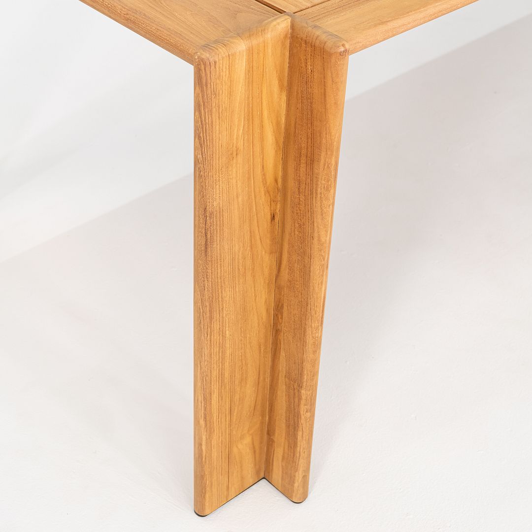 Atmosfera Dining Table