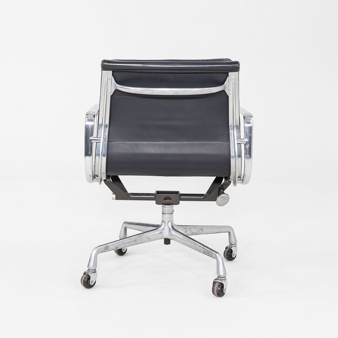 Soft Pad Management Chair, EA418