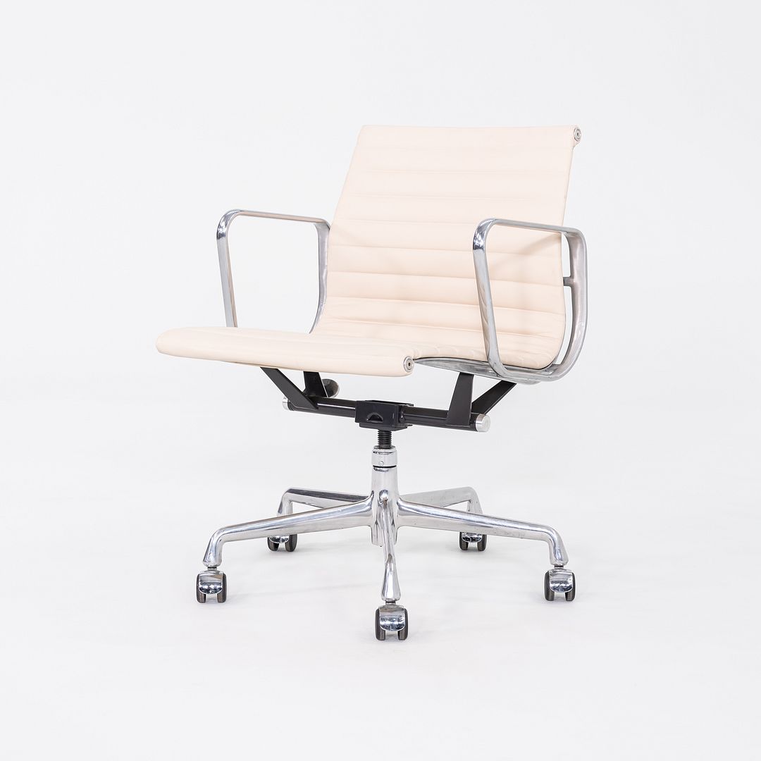 Aluminum Group Management Chair, Model EA335
