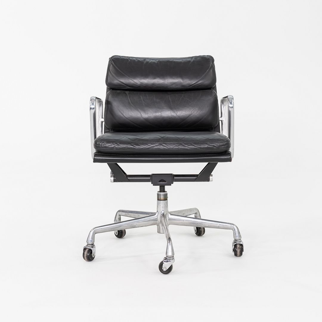 Soft Pad Management Chair, EA435