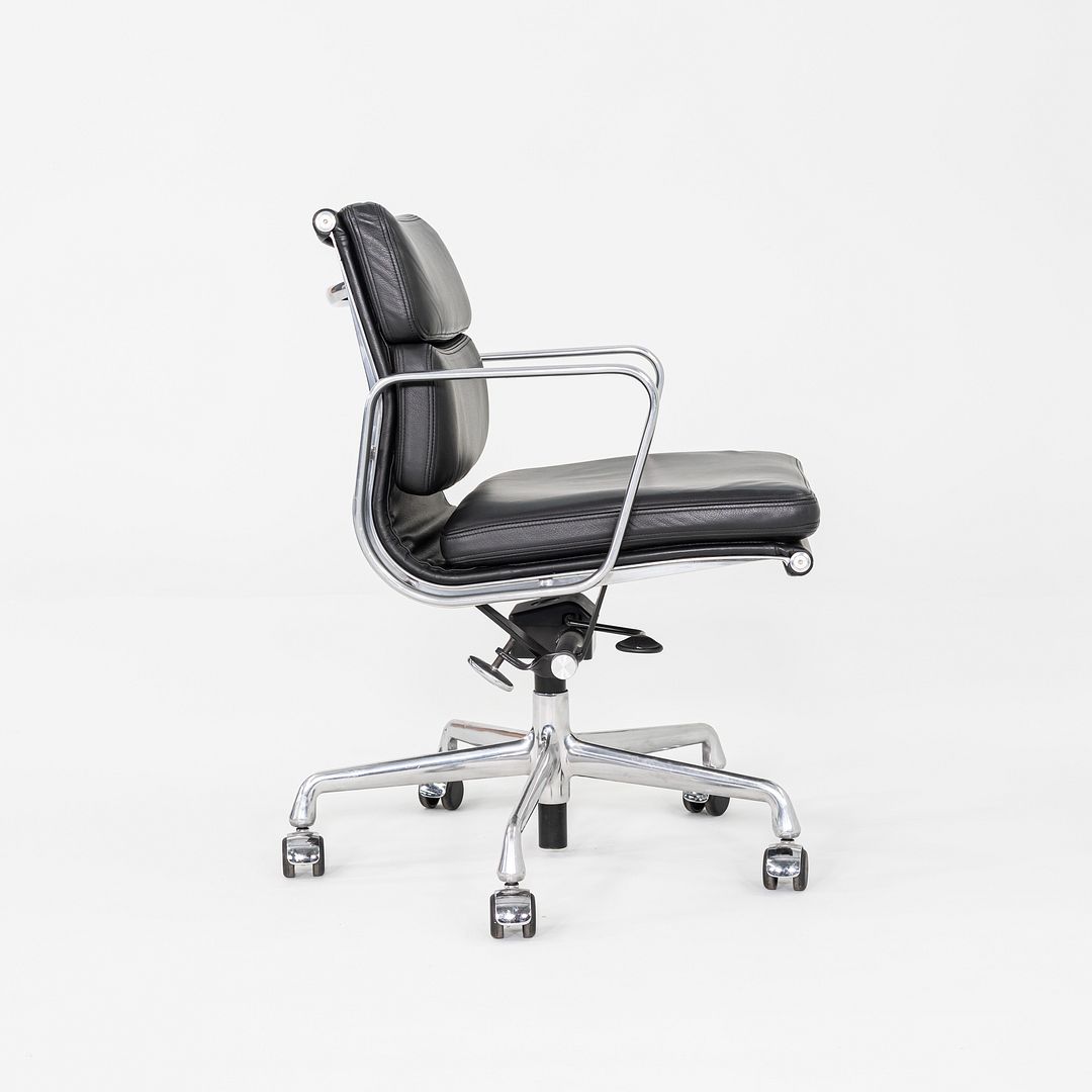 Soft Pad Management Chair, EA435