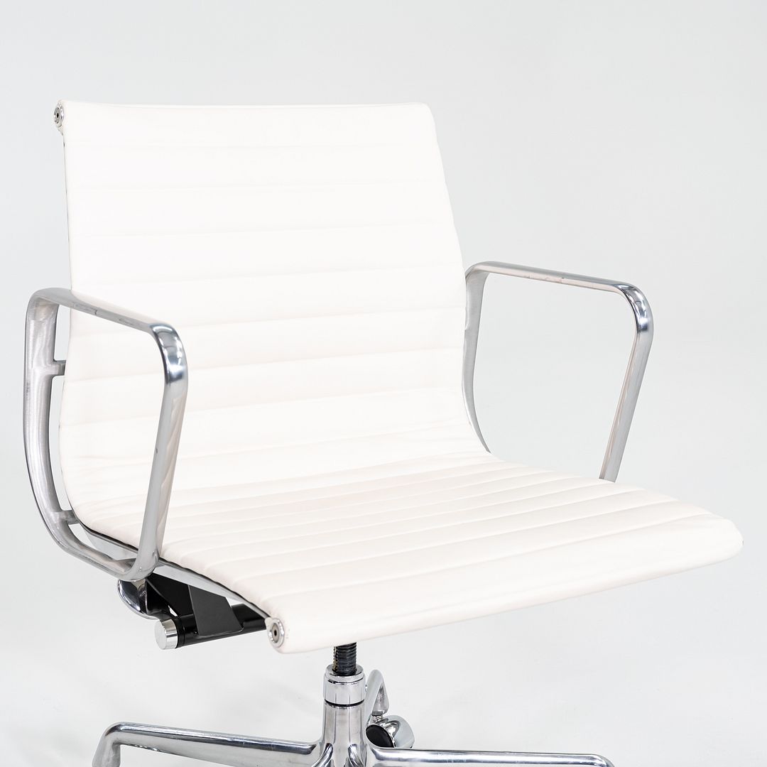 Aluminum Group Management Desk Chair, EA335