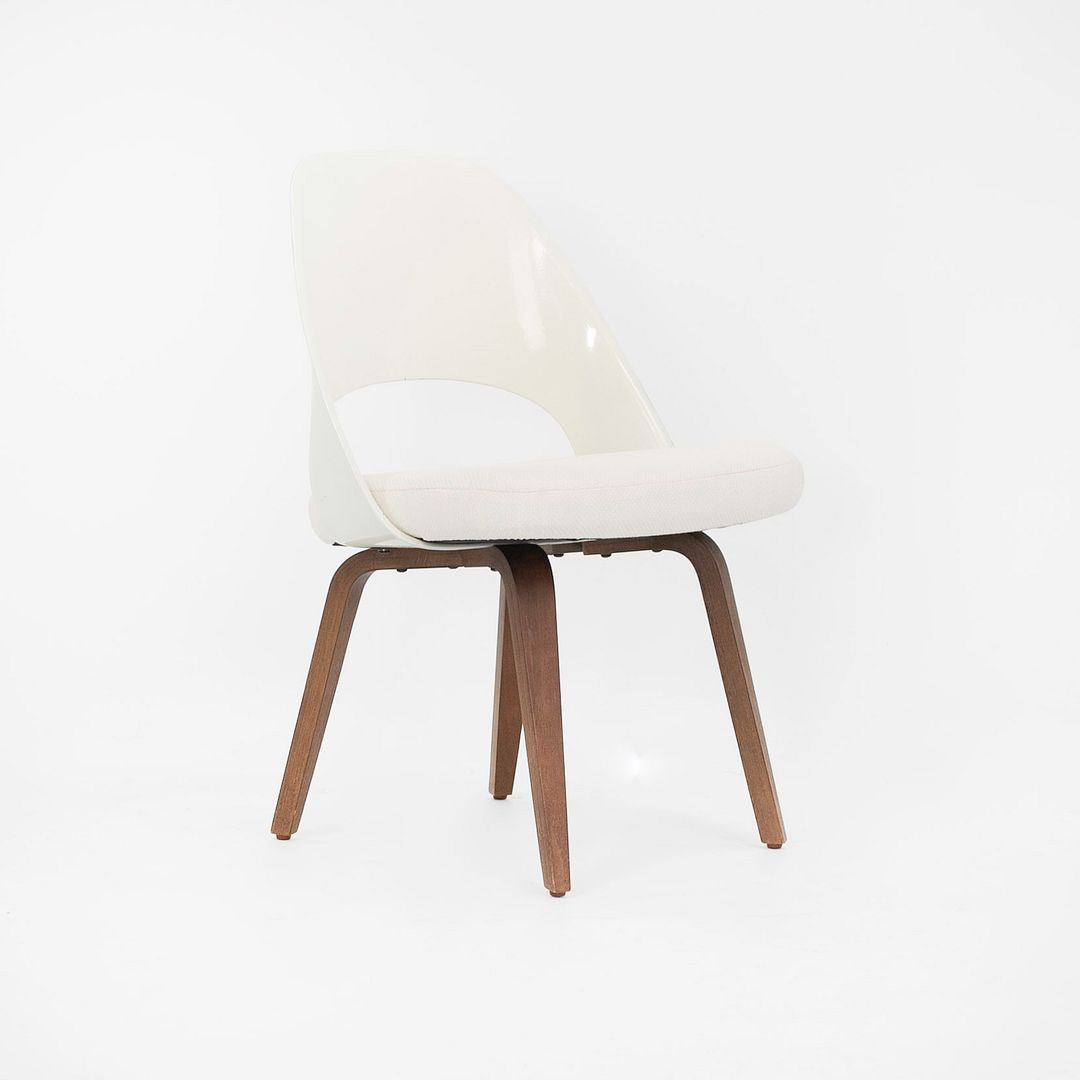 Saarinen Executive Side Chair with Fiberglass Back and Wood Legs, Model 72C