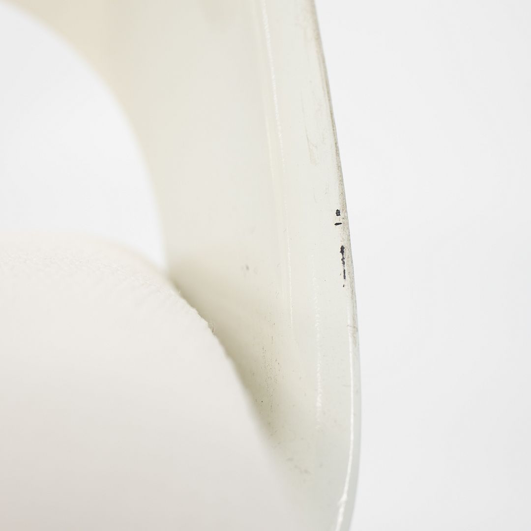 Saarinen Executive Side Chair with Fiberglass Back and Wood Legs, Model 72C