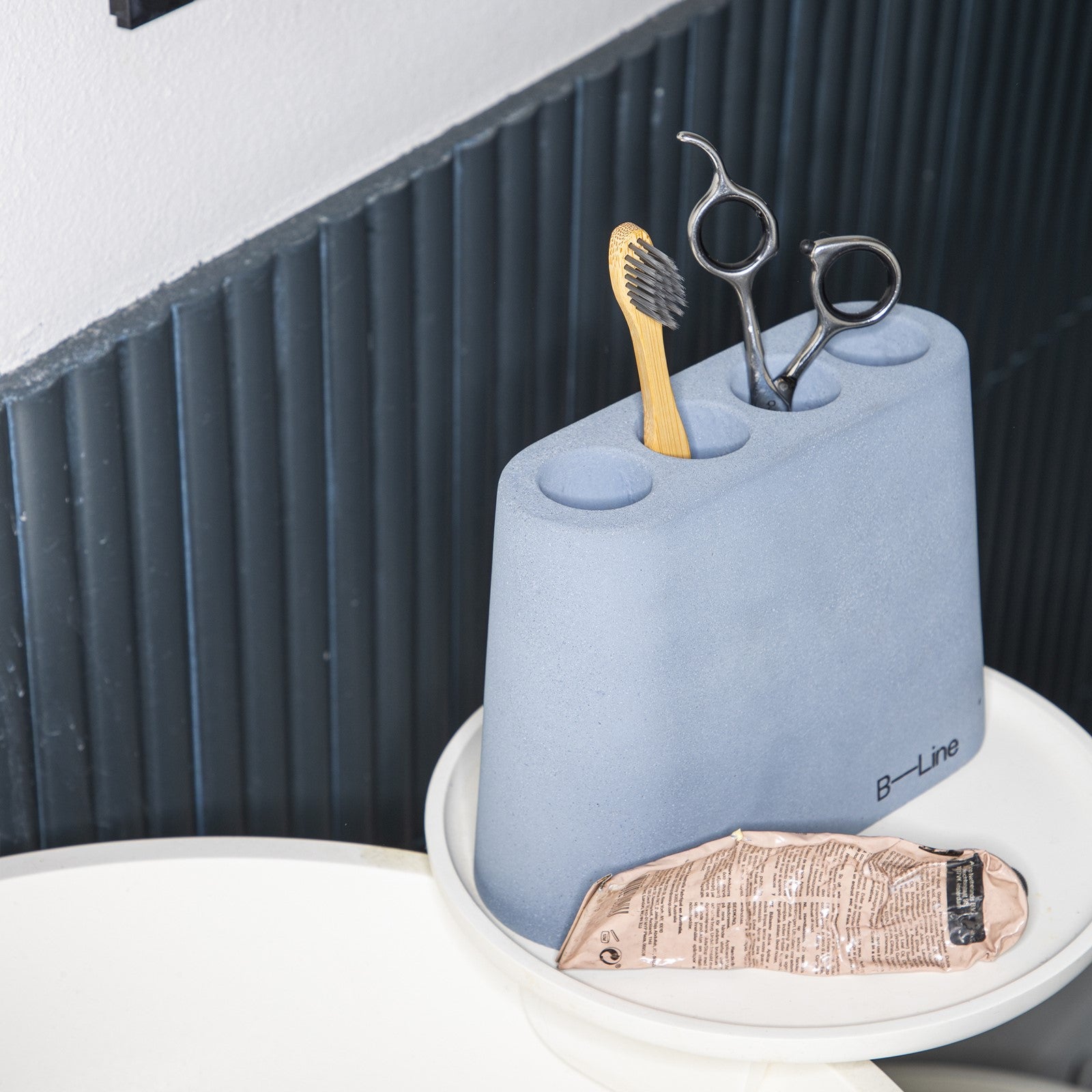 Aki Jr Pen and Object Holder