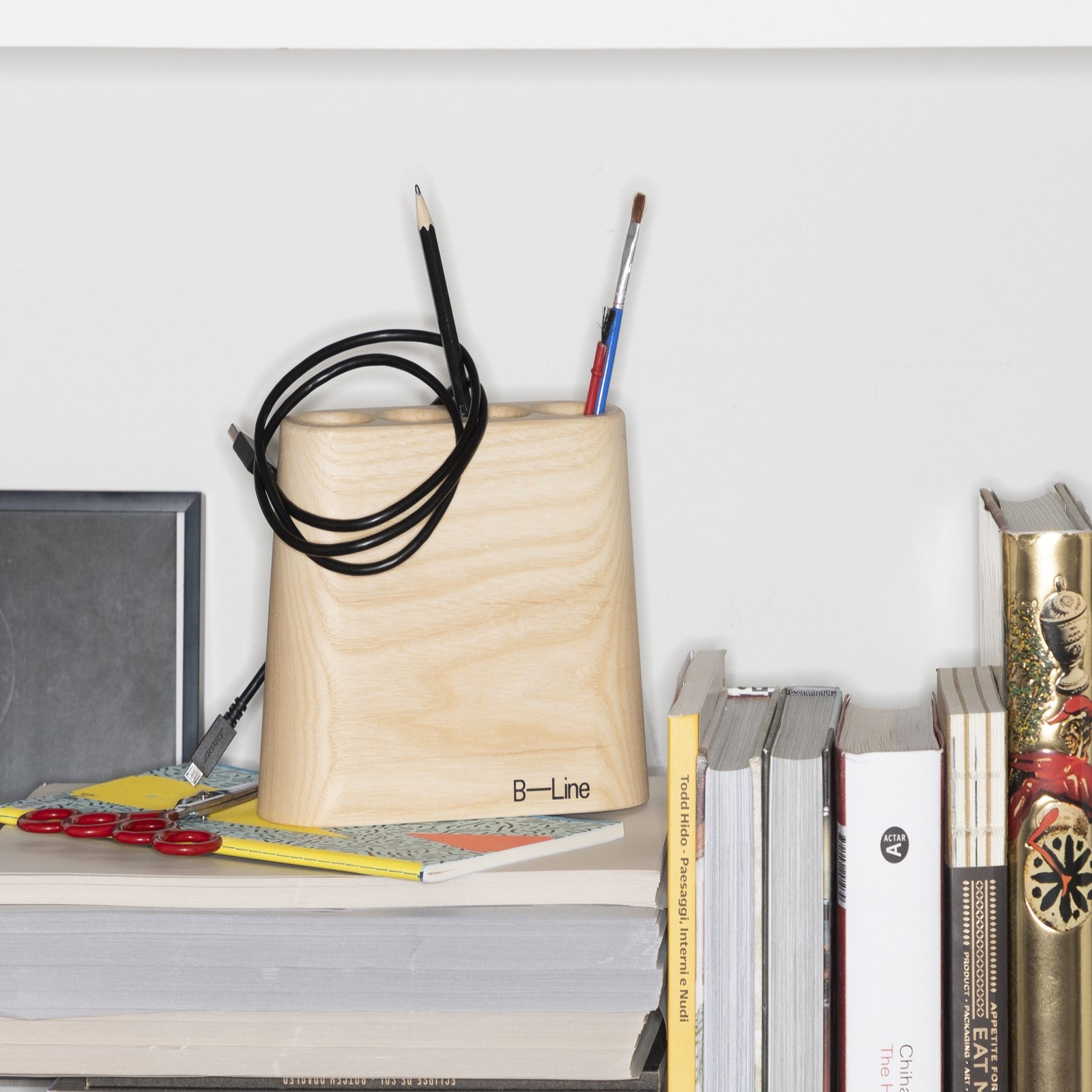 Aki Jr Pen and Object Holder
