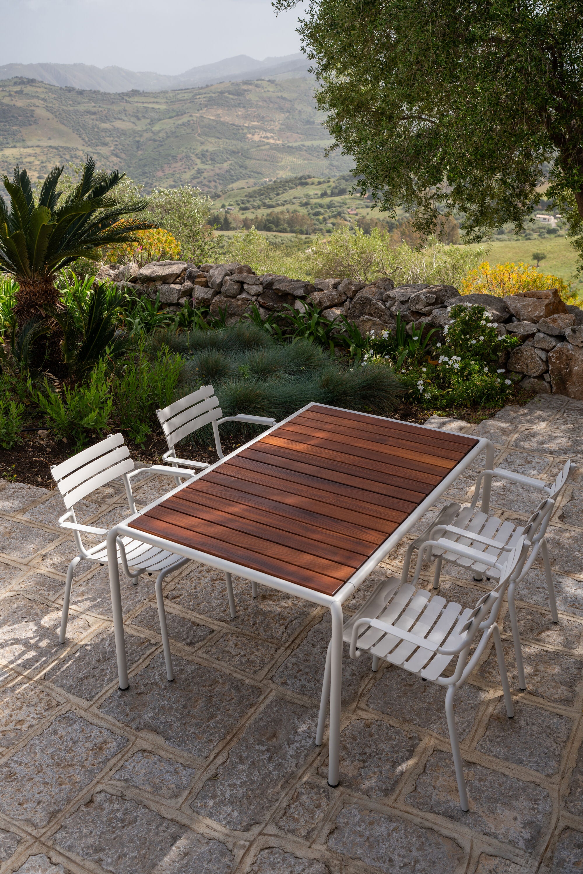 Avanti Dining Table