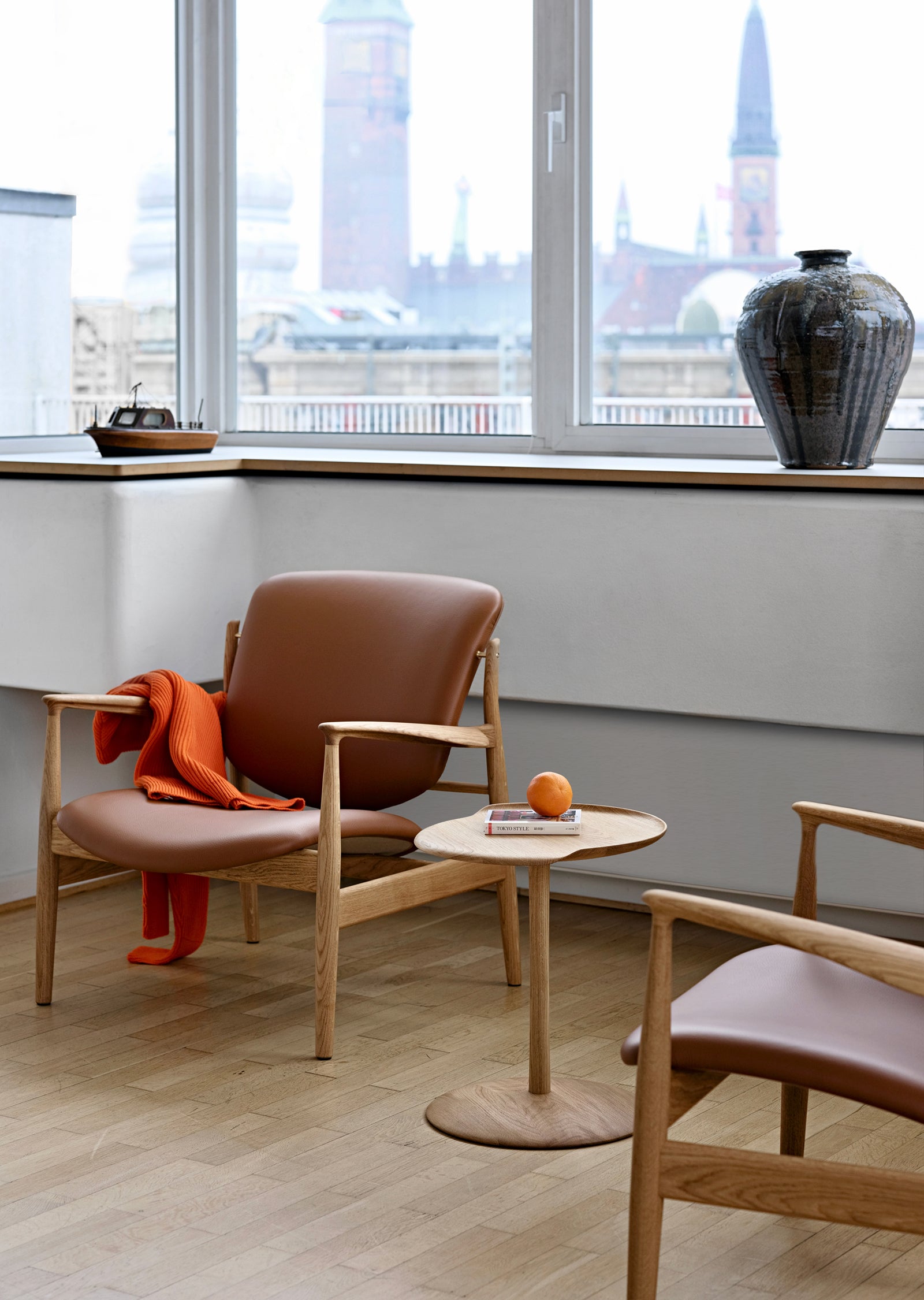 Aakande Side Table