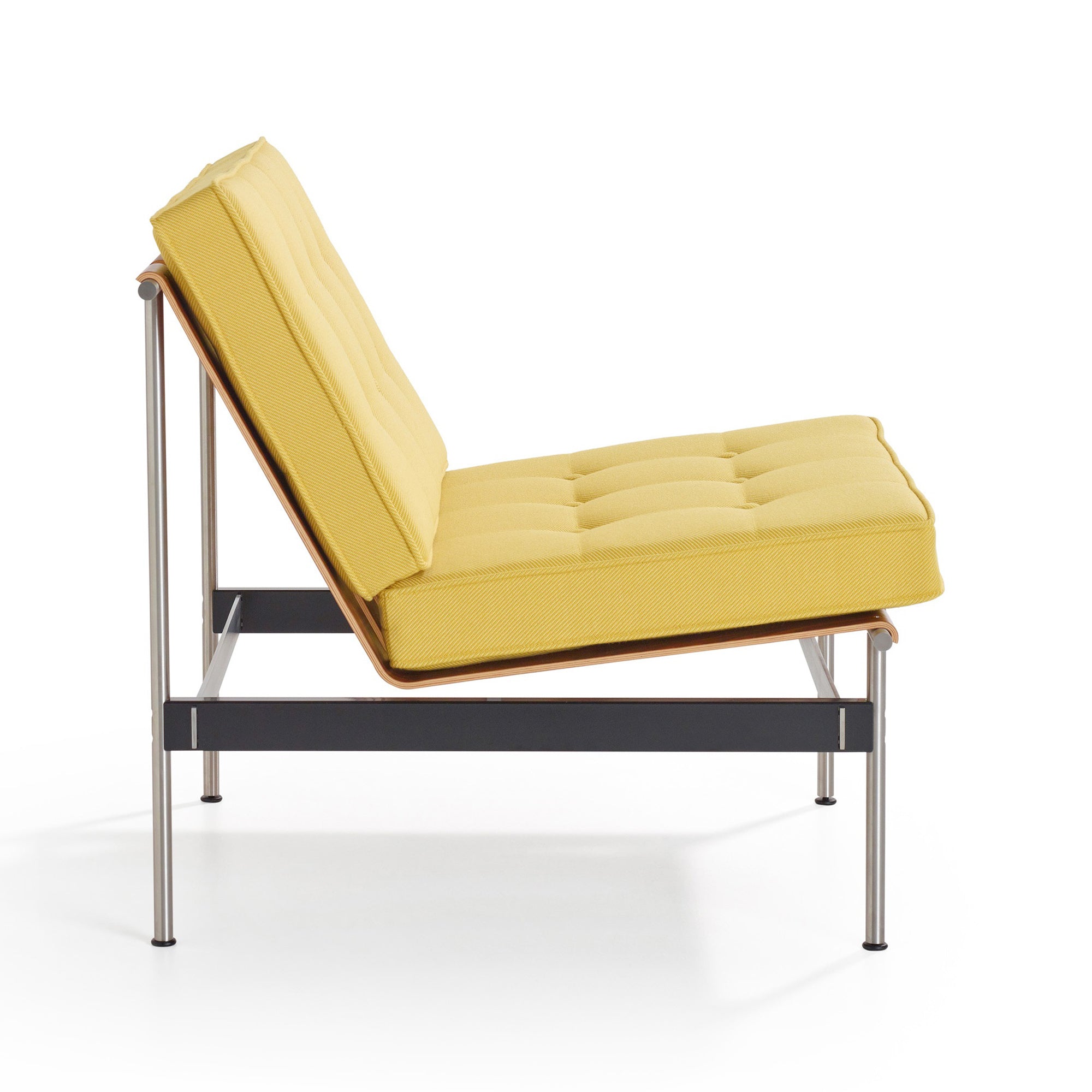 F416 Classic Lounge Chair