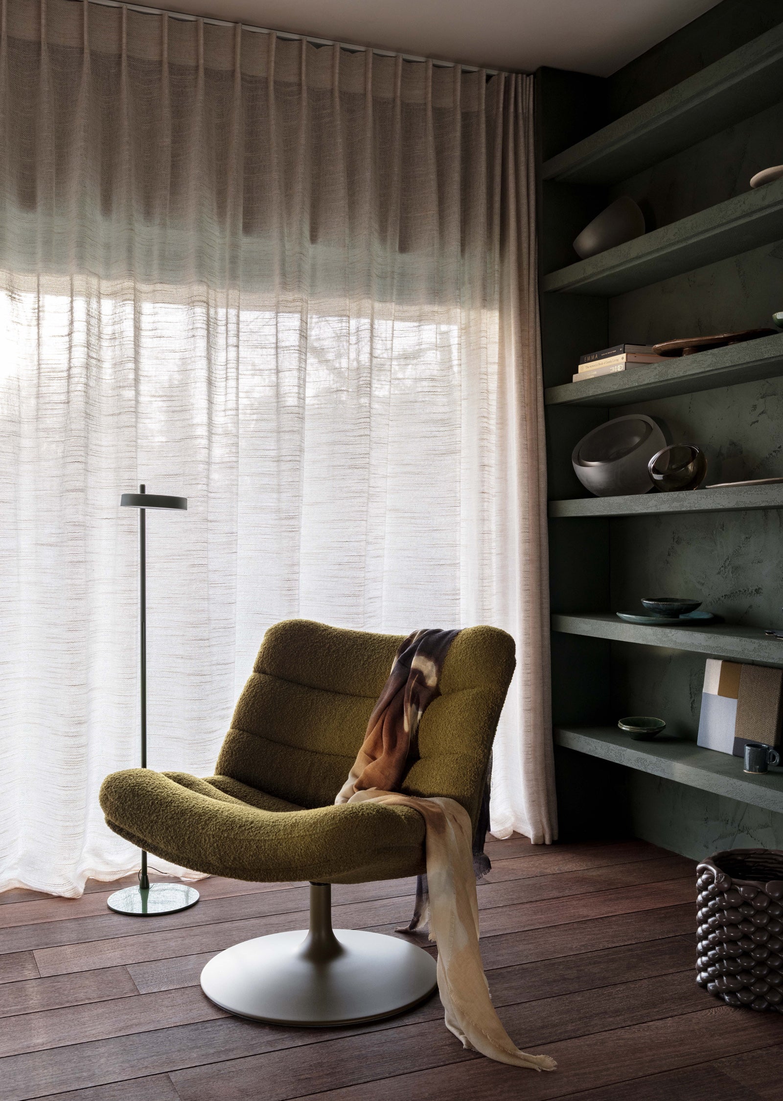 F506 Lounge Chair