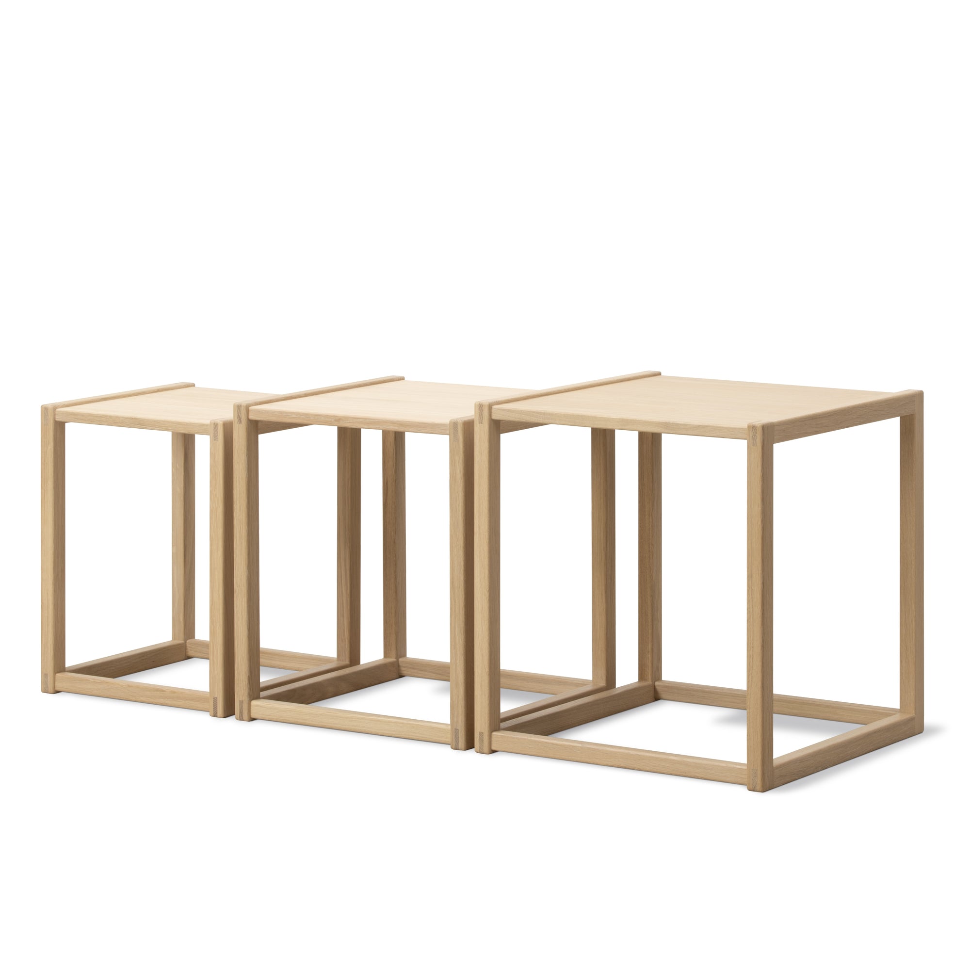 BM375 Nesting Tables