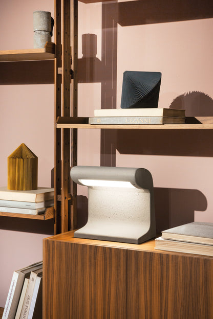 Borne Béton Petite Table Lamp