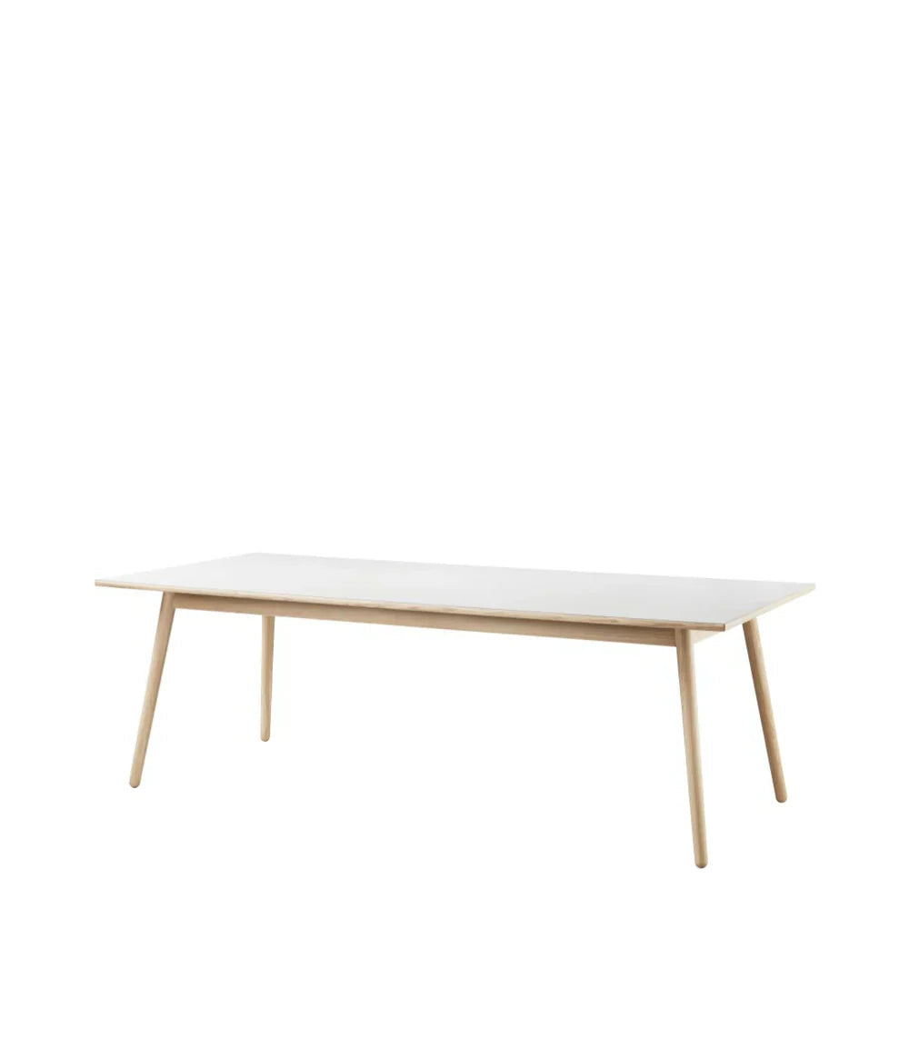 C35C Dining Table — Nature Lacquered Oak/Light Grey Linoleum