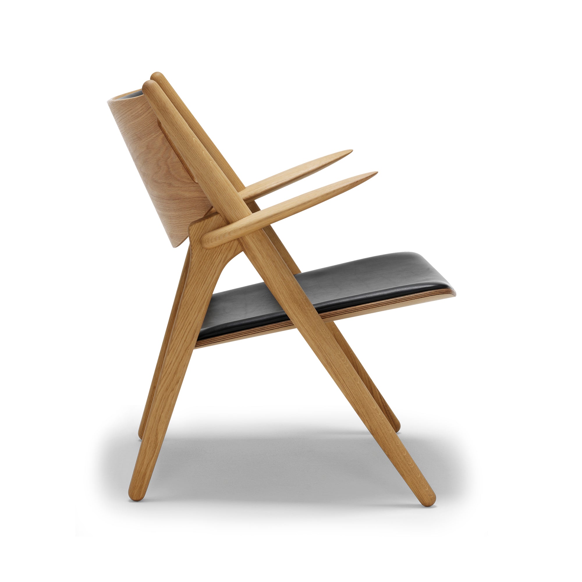 CH28P Lounge Chair