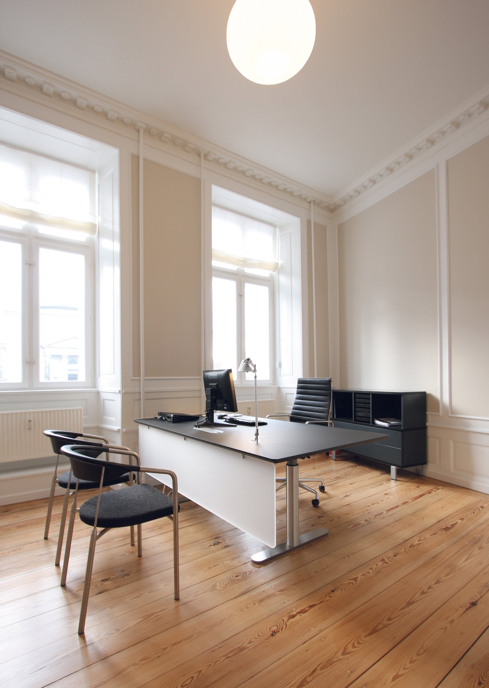Ezone Desk