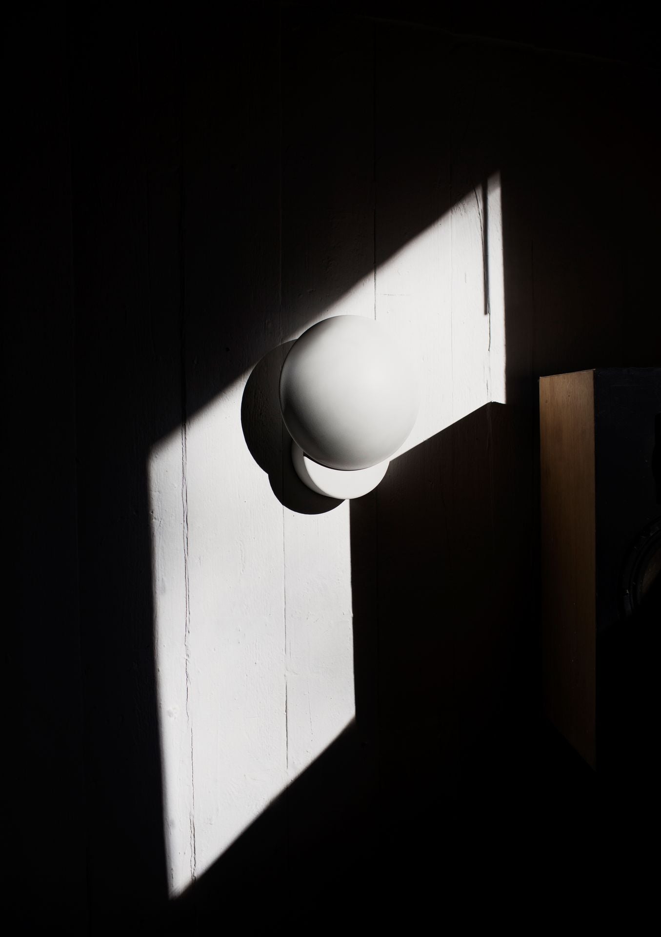 AB-02 Wall Lamp