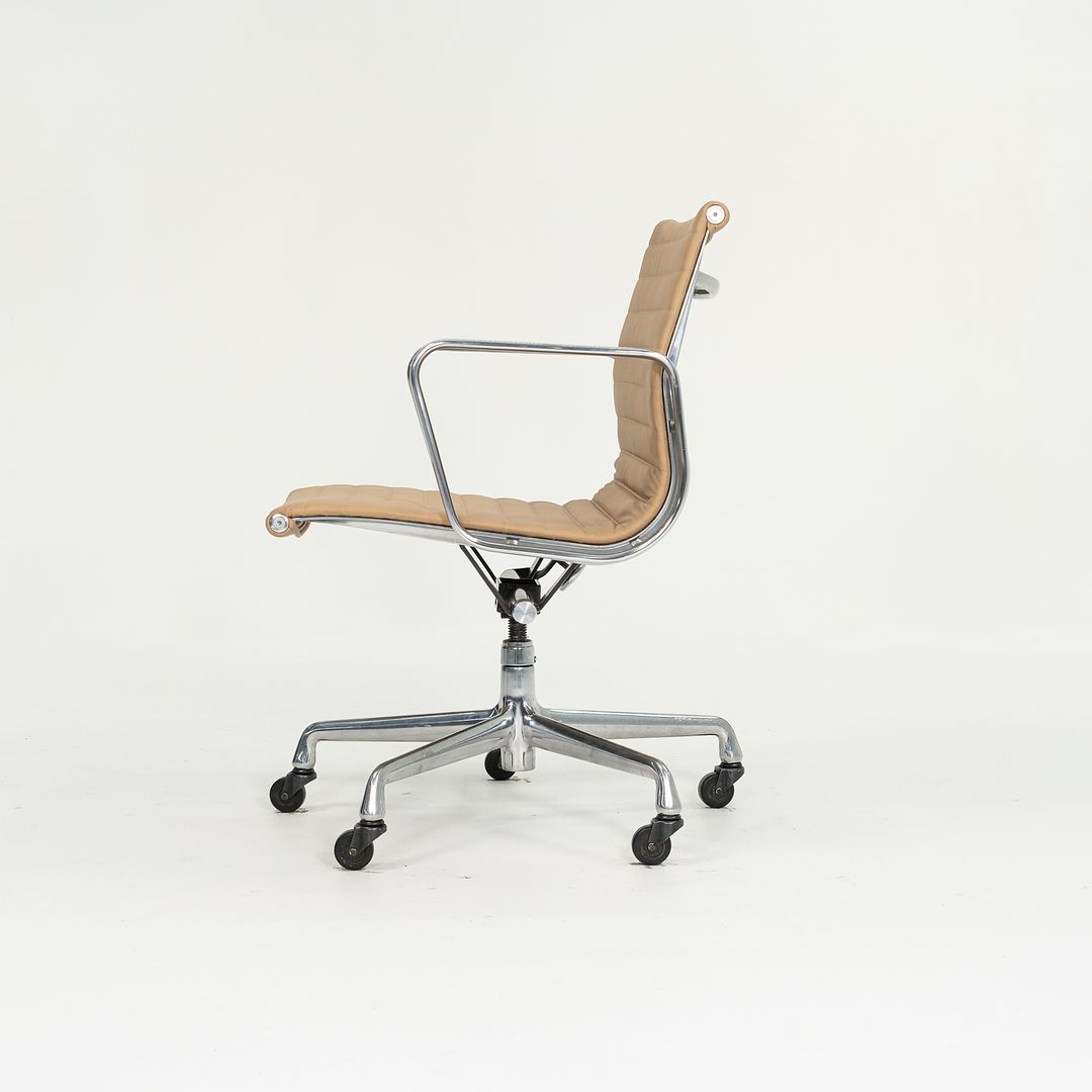 Eames Aluminum Group Management Desk Chair