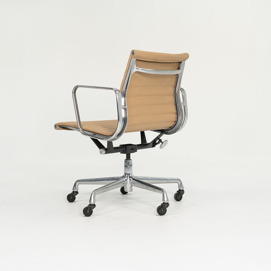 Eames Aluminum Group Management Desk Chair