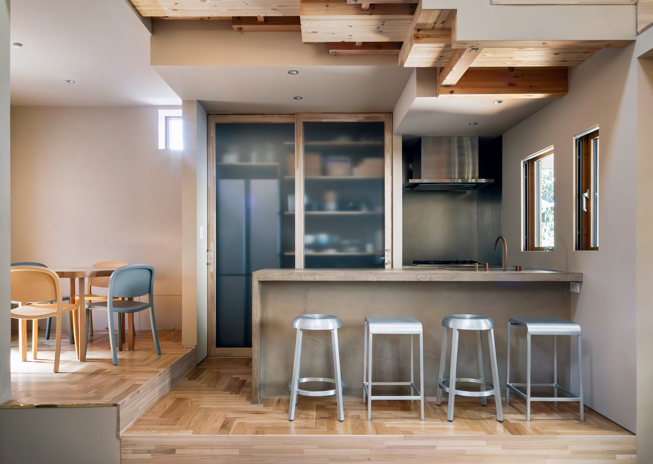 Za Bar and Counter Stool