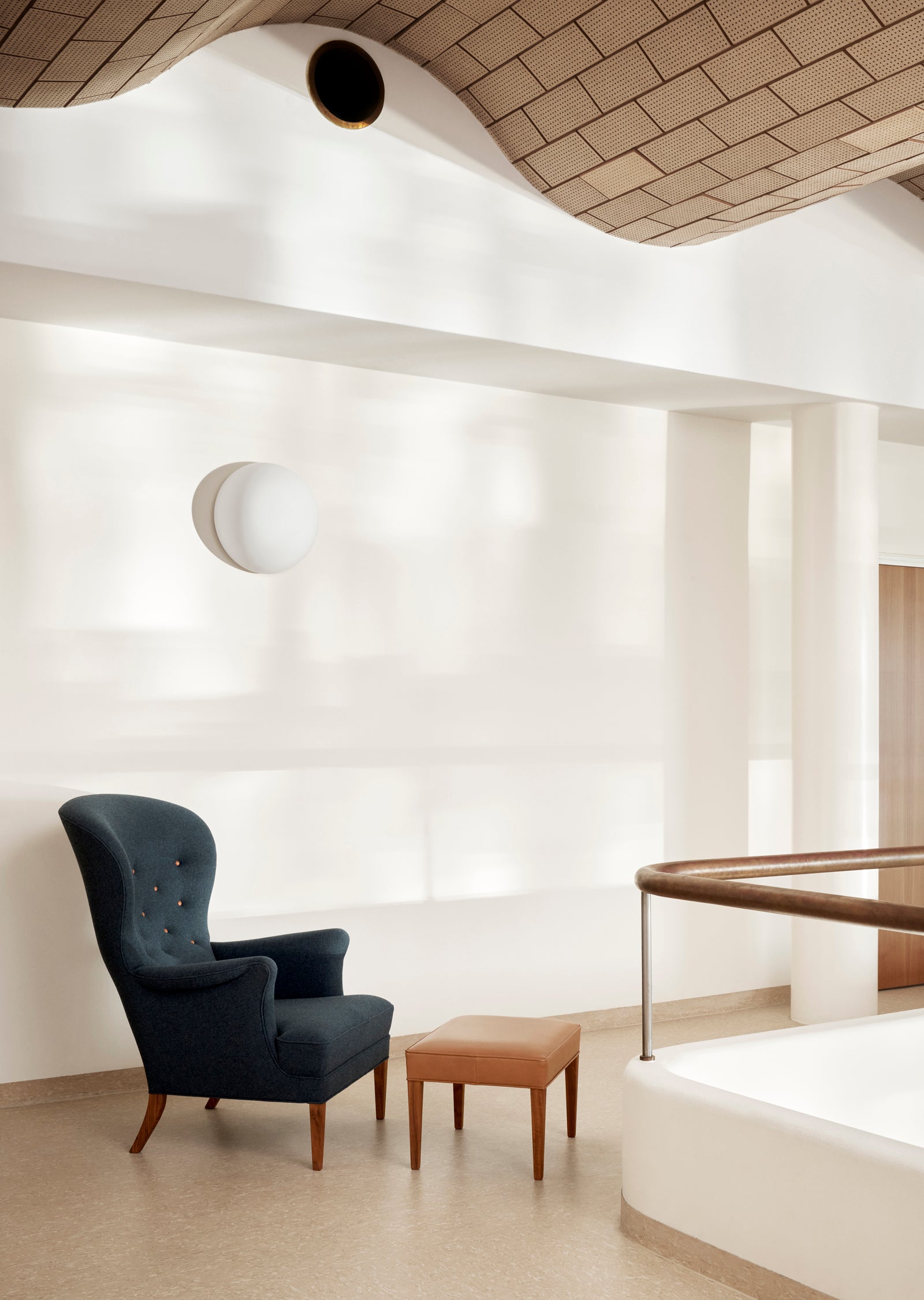 FH419 Heritage Chair with Leather Buttons