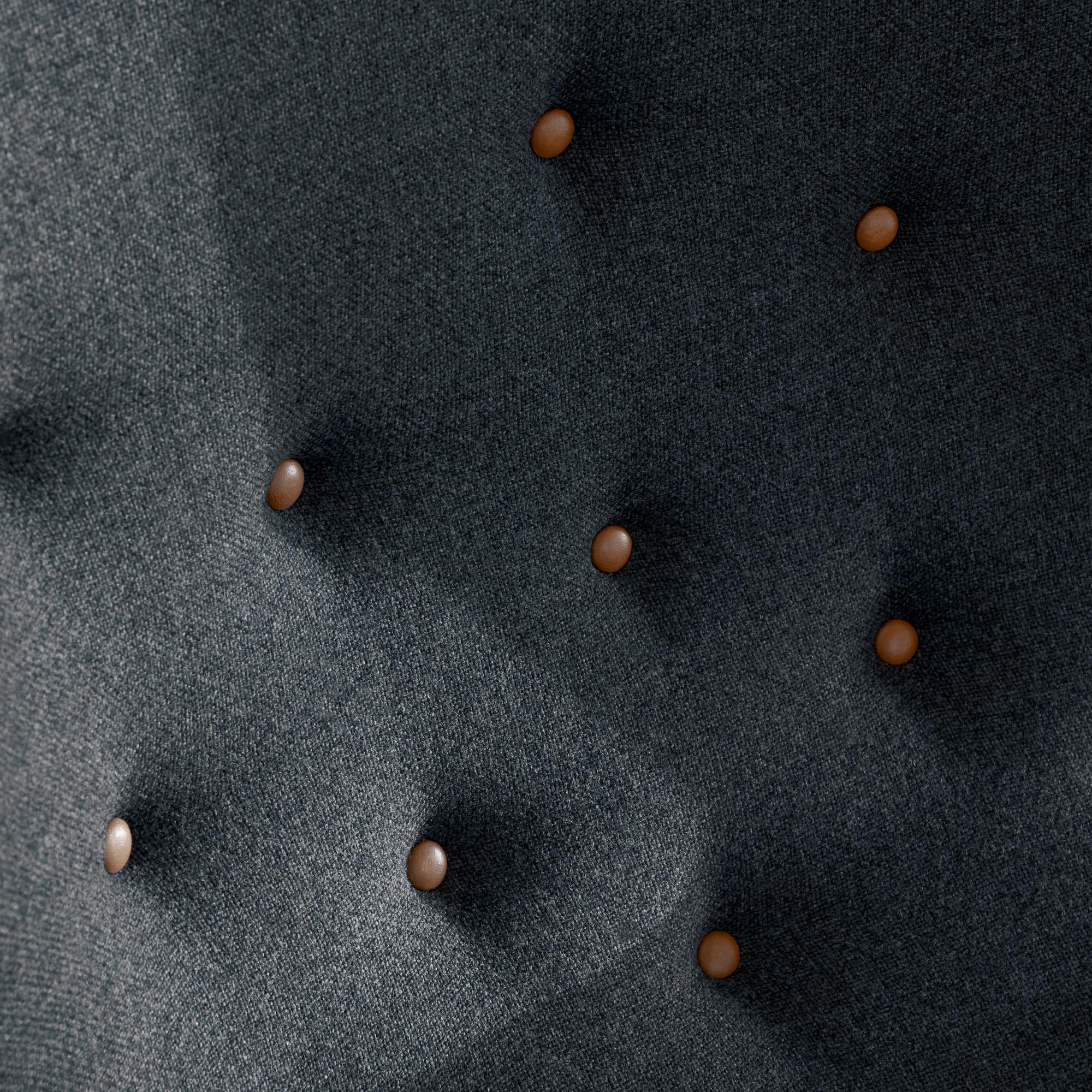 FH419 Heritage Chair with Leather Buttons