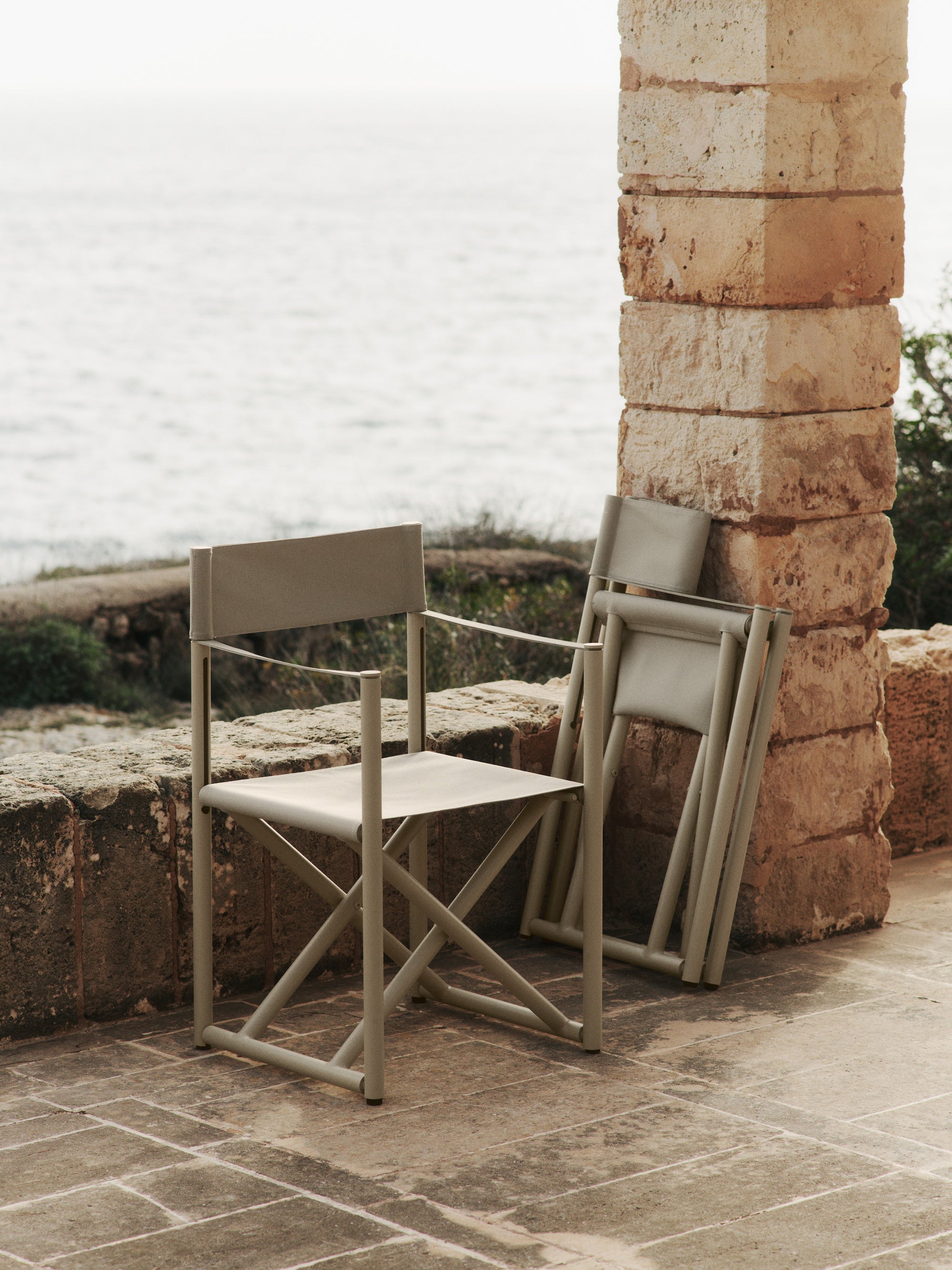 Voya Folding Chair