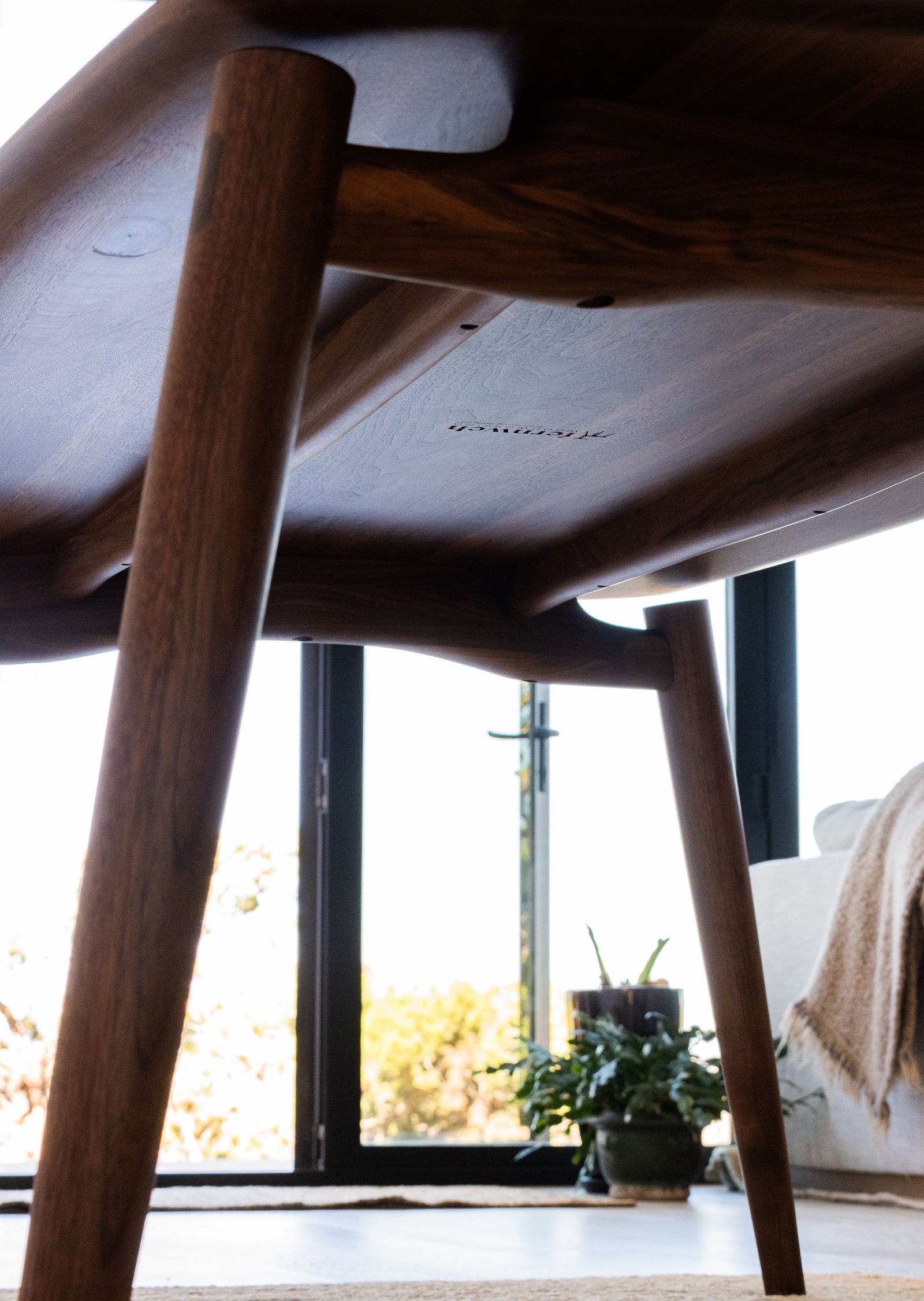 Fjoon Dining Table