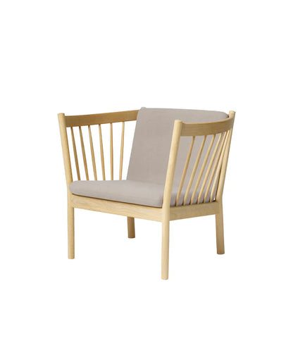J146 Armchair — Nature Lacquered Oak / Beige