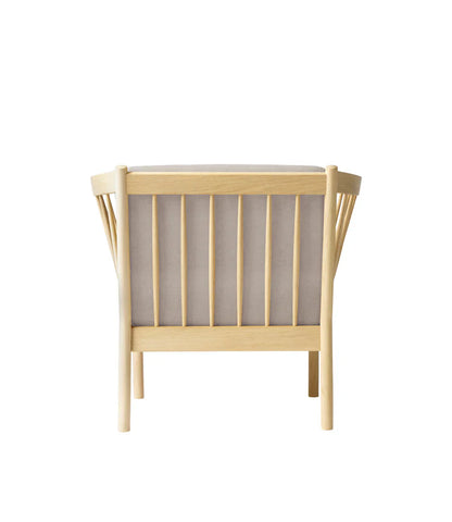 J146 Armchair — Nature Lacquered Oak / Beige