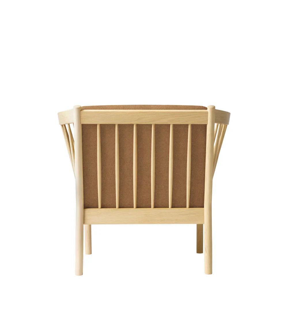 J146 Armchair — Nature Lacquered Oak / Brown