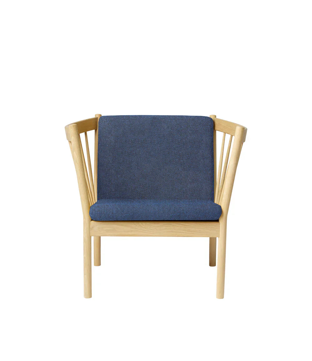J146 Armchair — Nature Lacquered Oak / Dark Blue