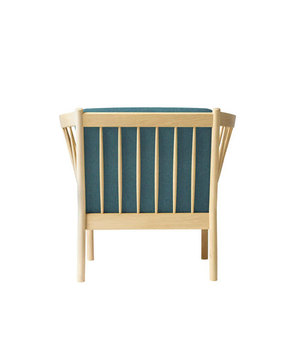 J146 Armchair — Nature Lacquered Oak / Green