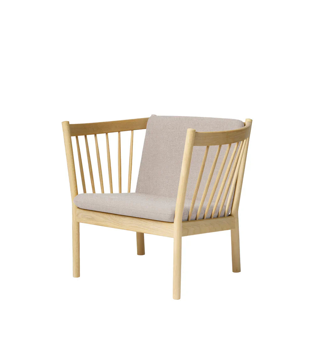 J146 Armchair — Nature Lacquered Oak / Light Grey