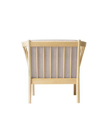 J146 Armchair — Nature Lacquered Oak / Light Grey
