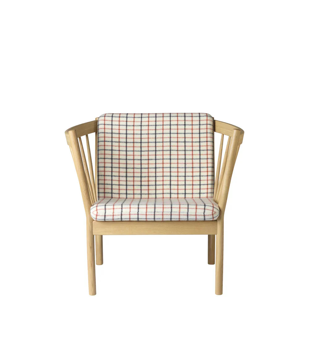 J146 Armchair — Nature Lacquered Oak / Red