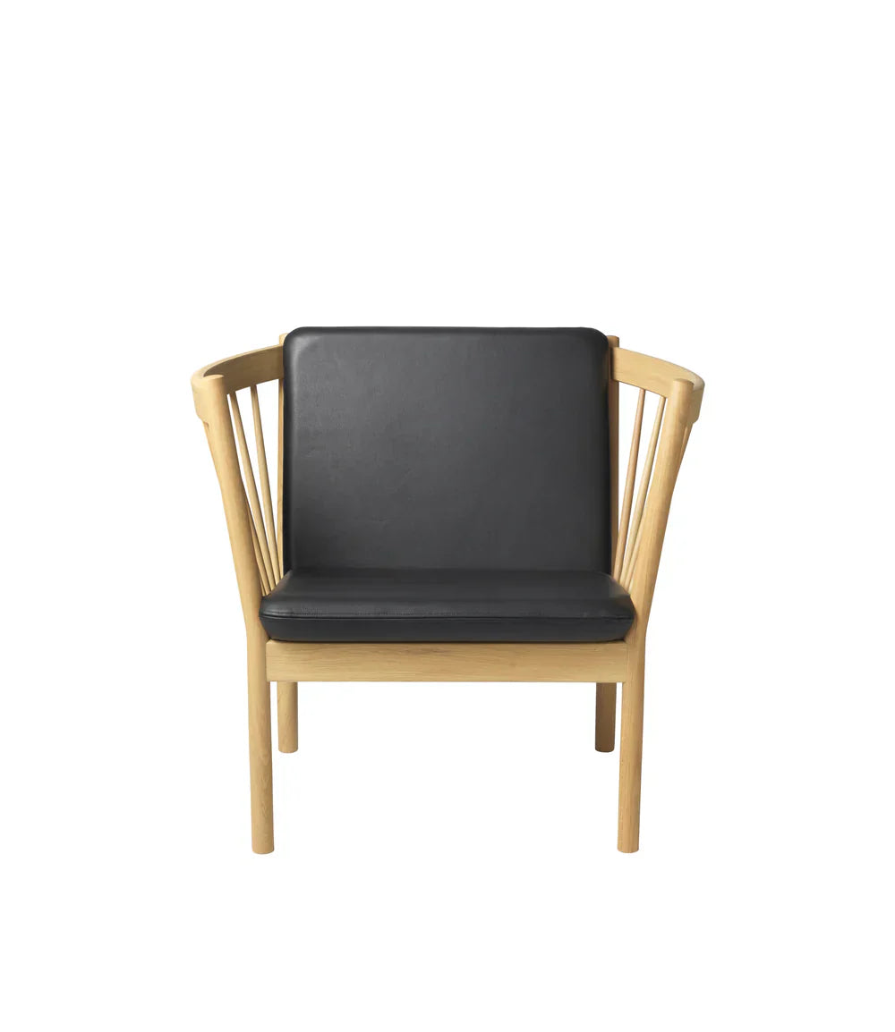 J146 Armchair — Nature Lacquered Oak / Black Leather