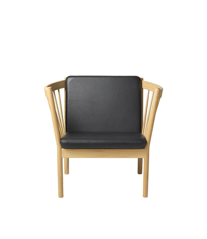 J146 Armchair — Nature Lacquered Oak / Black Leather