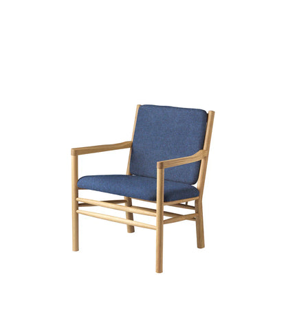 J147 Armchair — Nature Lacquered Oak/Dark Blue