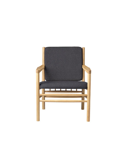 J147 Armchair — Nature Lacquered Oak/Dark Grey