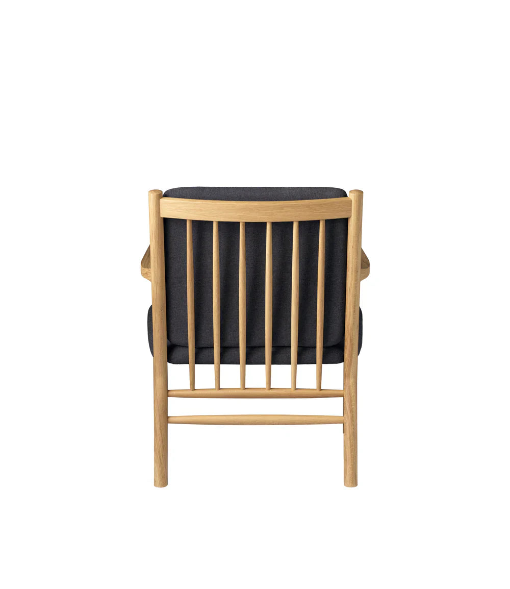 J147 Armchair — Nature Lacquered Oak/Dark Grey