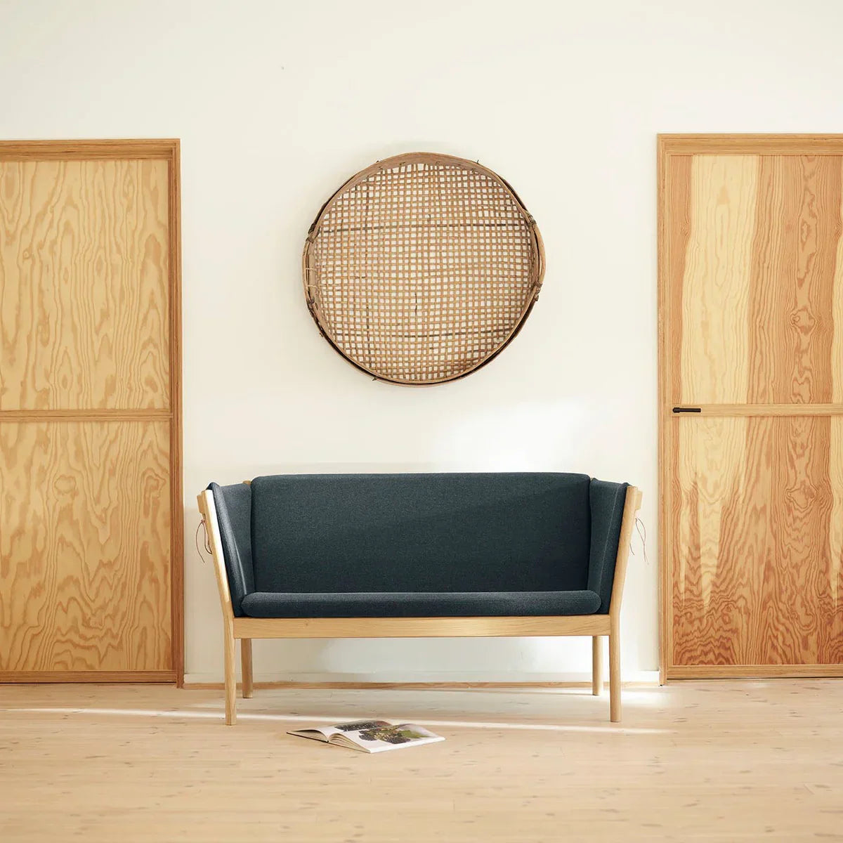 J148 2-Person Sofa — Nature Lacquered Oak/Dark Grey